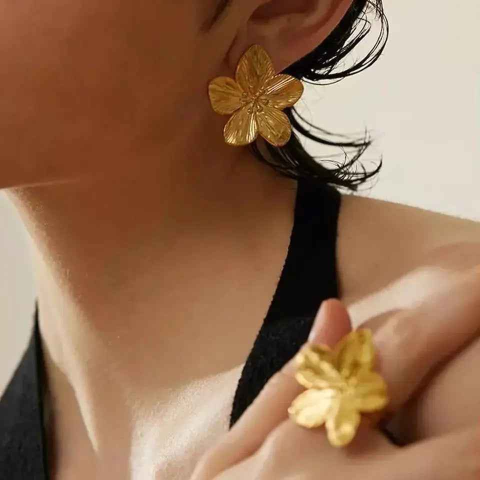 ANEL AJUSTÁVEL FLOR BANHADO EM OURO 18K - AN128