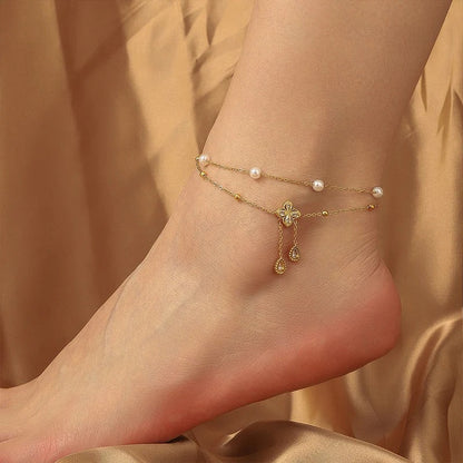 TORNOZELEIRA TREVO CRAVEJADO E PÉROLAS KIT BANHADO EM OURO 18K - TOR36