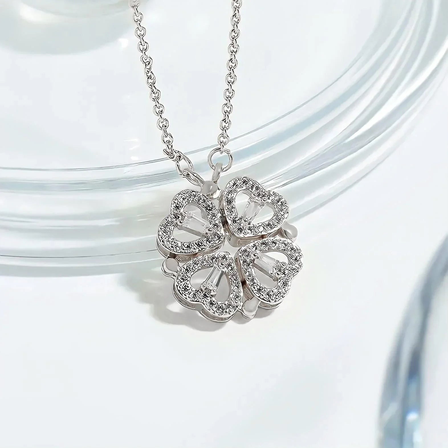 Magnetic Hearts Clover Necklace 2 in 1
