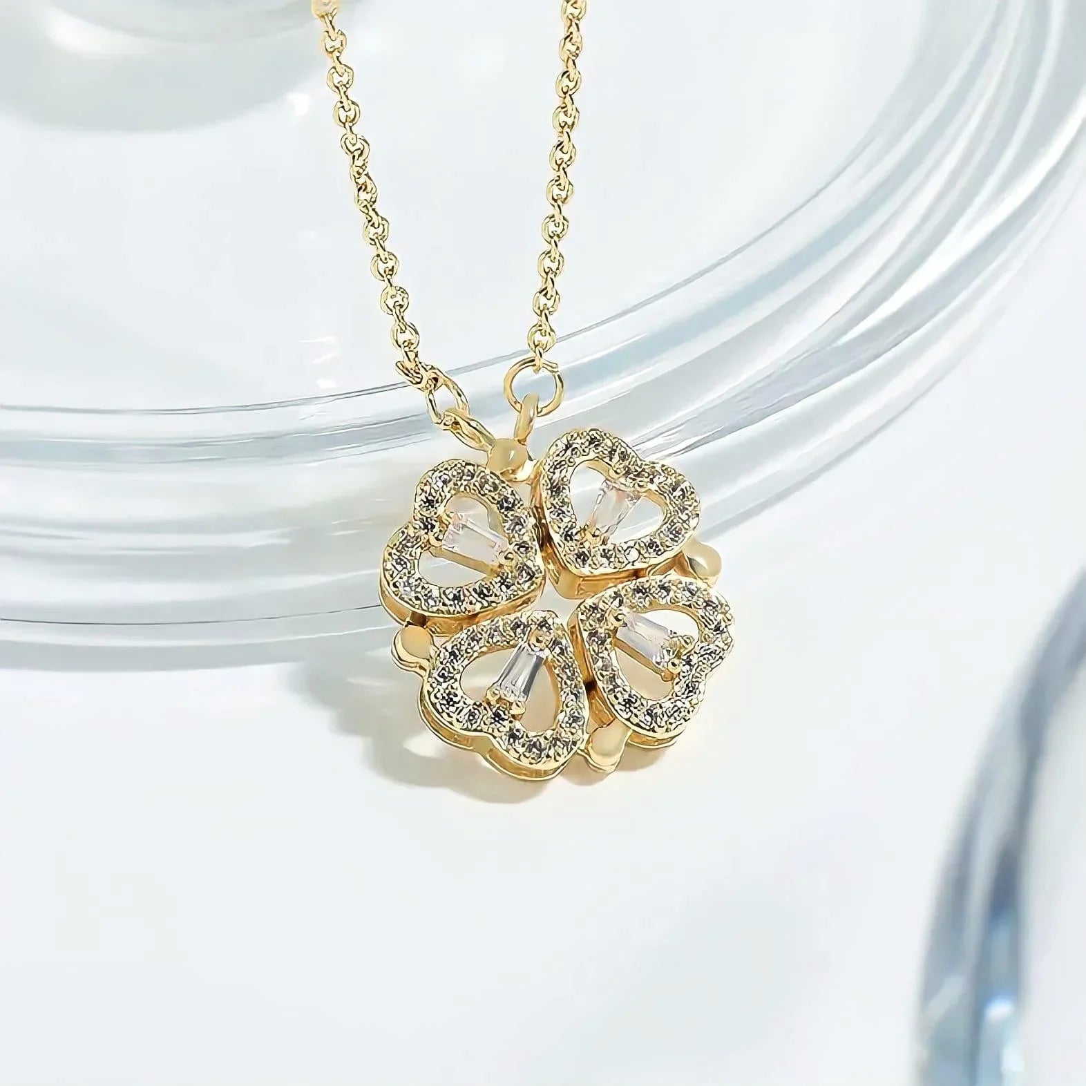 Magnetic Hearts Clover Necklace 2 in 1